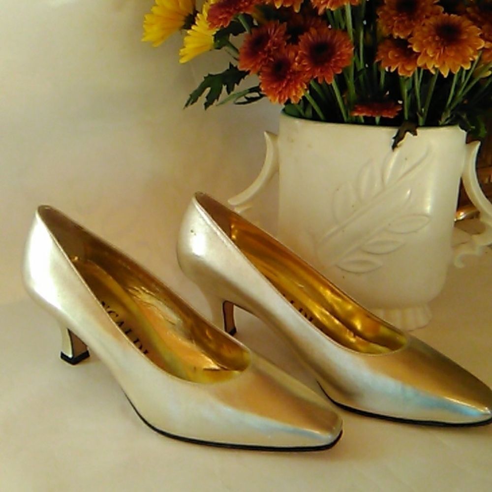NEW VINTAGE Pancaldi Heels in Gold Leather